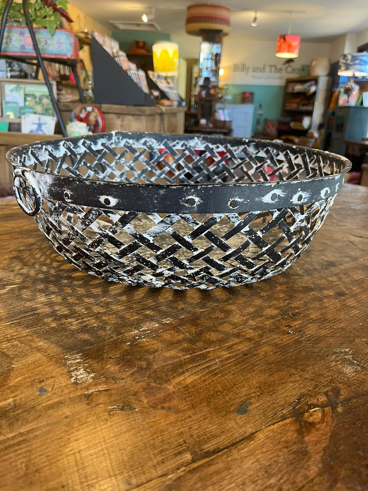 Metal lattice bowl - Fruit Bowl - Decorative - Centrepiece